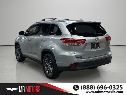 Used 2019 Toyota Highlander XLE AWD/4WD image 3