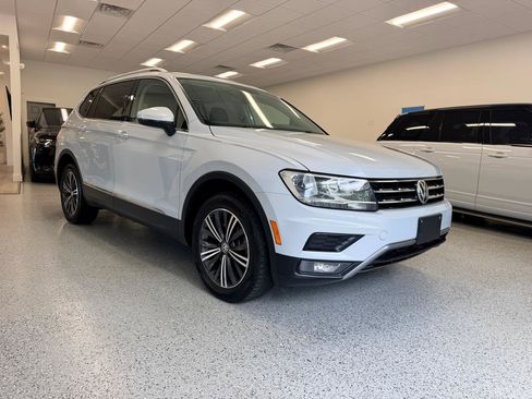Used 2018 Volkswagen Tiguan SEL w/ 3rd Row Seat Package AWD/4WD image 11