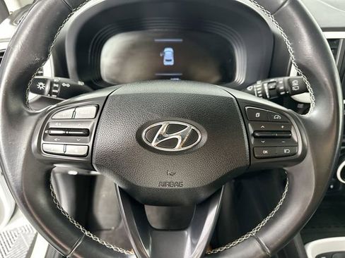 Used 2023 Hyundai Venue Limited image 21