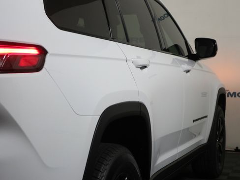 New 2025 Jeep Grand Cherokee L Altitude image 5