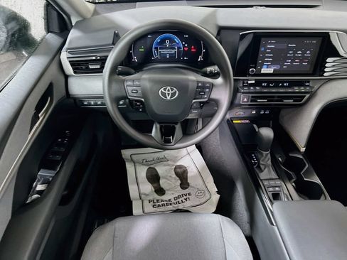 Used 2025 Toyota Camry LE w/ Convenience Package AWD/4WD image 17