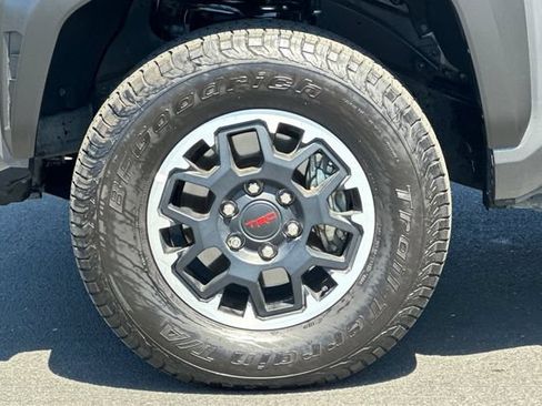Used 2024 Toyota Tacoma TRD Off-Road w/ TRD Off Road Upgrade Package AWD/4WD image 31