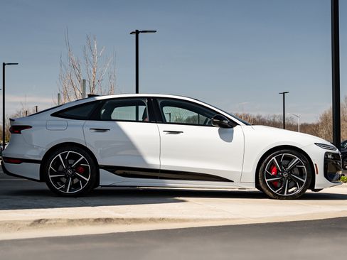 Certified 2025 Audi S6 e-tron Prestige w/ 21" Black Optic Package image 3