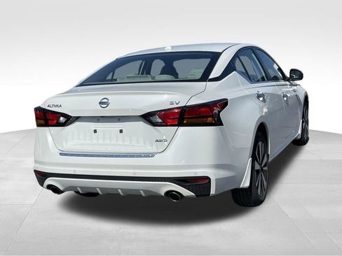 Certified 2022 Nissan Altima 2.5 SV w/ SV Premium Package image 4