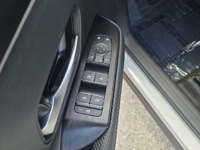 Used 2025 Nissan Kicks SR FWD image 16
