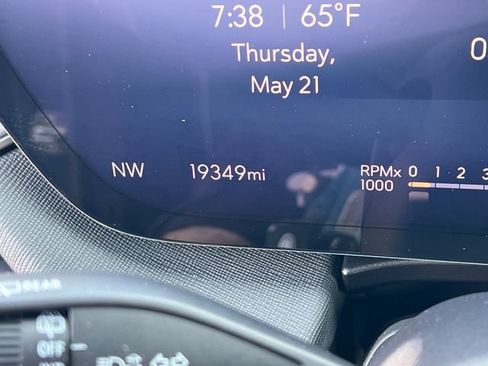 Certified 2025 Buick Enclave Preferred FWD image 19