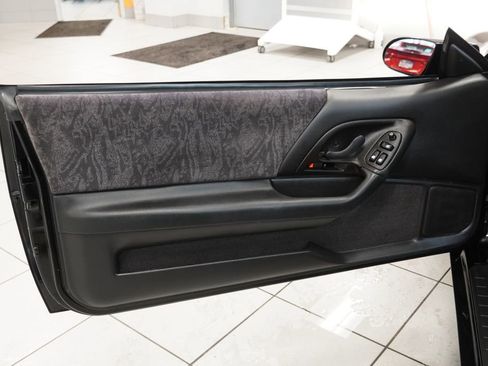 Used 2002 Chevrolet Camaro LT RWD image 5