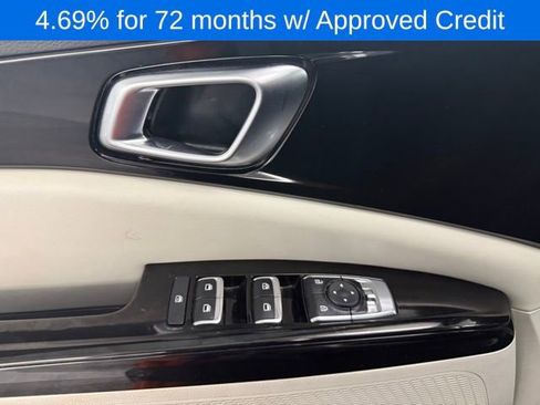 Used 2024 Kia Carnival EX image 32