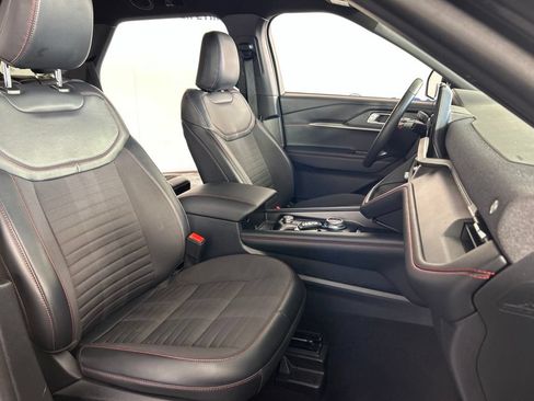 Used 2025 Ford Explorer ST-Line w/ ST-Line Street Pack AWD/4WD image 27