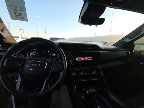 Used 2022 GMC Sierra 1500 AT4 w/ Technology Package AWD/4WD image 5