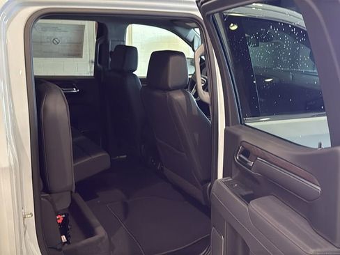 New 2026 GMC Sierra 1500 SLT AWD/4WD image 16
