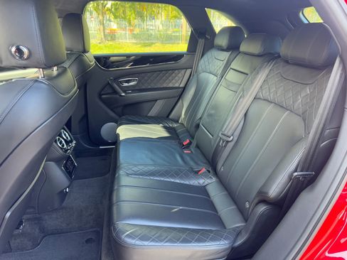 Used 2019 Bentley Bentayga image 12