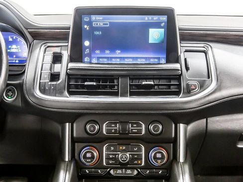 Used 2022 Chevrolet Suburban LT RWD image 18