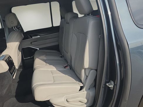 Used 2024 Jeep Wagoneer L Series III w/ Premium Group I image 6