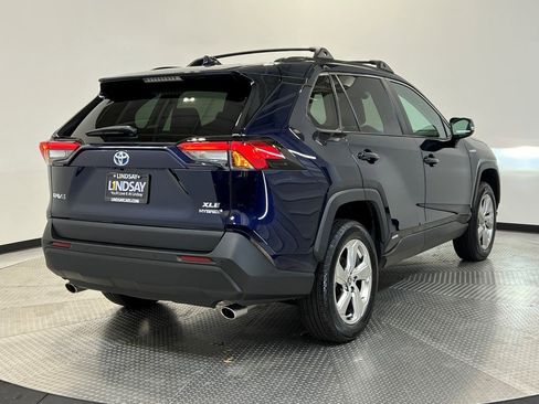 Used 2021 Toyota RAV4 XLE Premium image 6