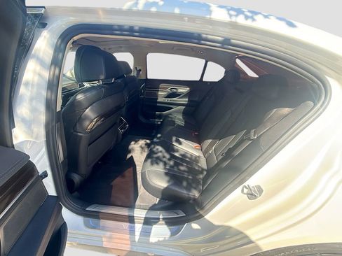Used 2020 BMW 740i w/ Cold Weather Package RWD image 27
