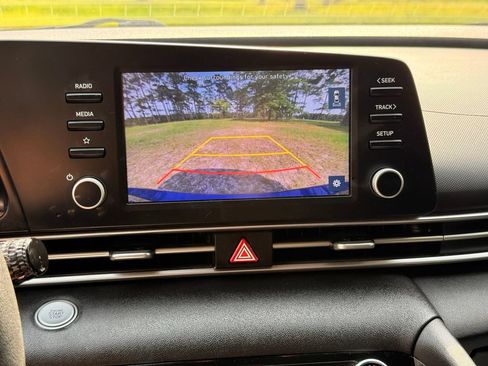 Used 2021 Hyundai Elantra SEL FWD image 18