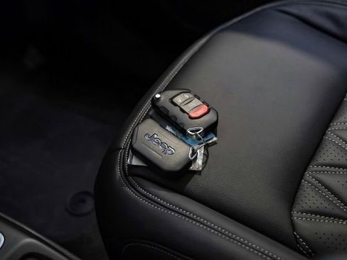 Used 2025 Jeep Gladiator Sport image 87