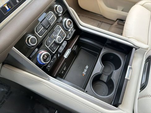 Used 2022 GMC Yukon Denali RWD image 9
