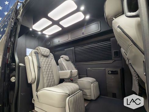 Used 2023 Mercedes-Benz Sprinter 2500 image 4