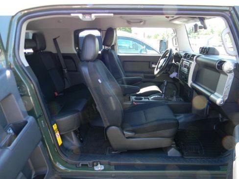 Used 2014 Toyota FJ Cruiser 4WD w/ Convenience Package image 16