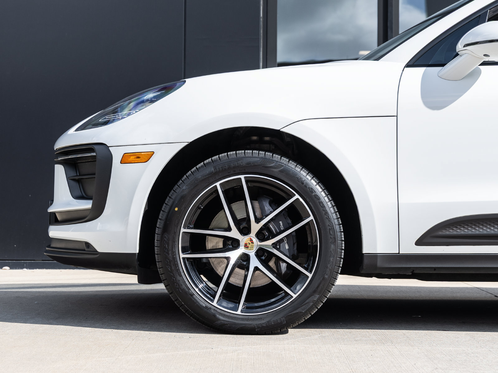 Certified 2025 Porsche Macan w/ Premium Package Plus AWD/4WD image 13