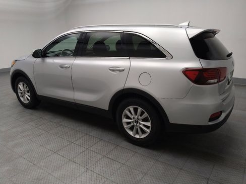 Used 2019 Kia Sorento LX w/ LX Convenience Package image 3