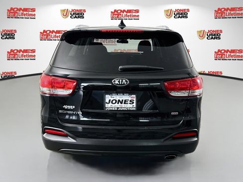 Used 2018 Kia Sorento FWD image 13