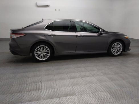Used 2020 Toyota Camry XLE w/ Carpet Mat Package image 10