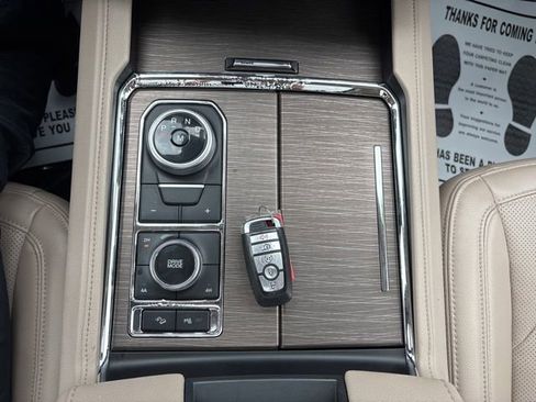 Used 2024 Ford Expedition Limited image 25
