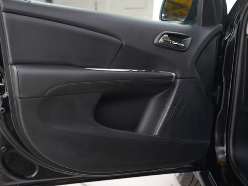 Used 2020 Dodge Journey SE FWD image 18