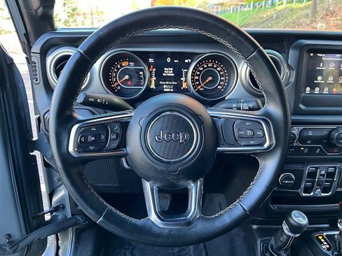 Used 2018 Jeep Wrangler Unlimited Sahara image 13