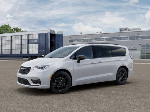 New 2026 Chrysler Pacifica Select FWD image 2