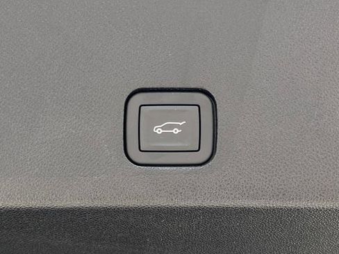 New 2025 Cadillac XT6 Luxury image 28