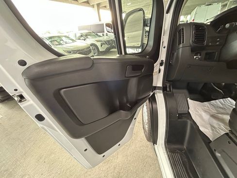 Used 2025 RAM ProMaster 2500 w/ Convenience Group image 19