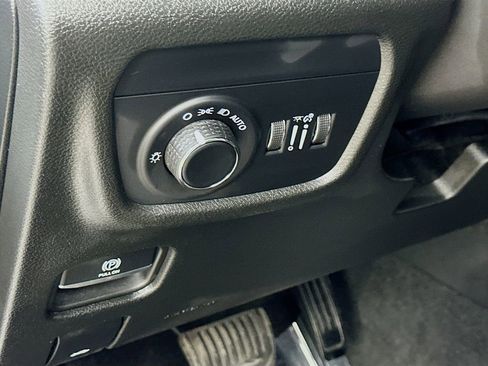Used 2022 Jeep Grand Cherokee Altitude image 16