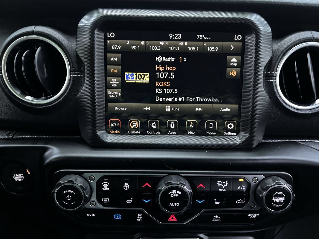 Used 2021 Jeep Wrangler Unlimited Sahara w/ Cold Weather Group AWD/4WD image 20
