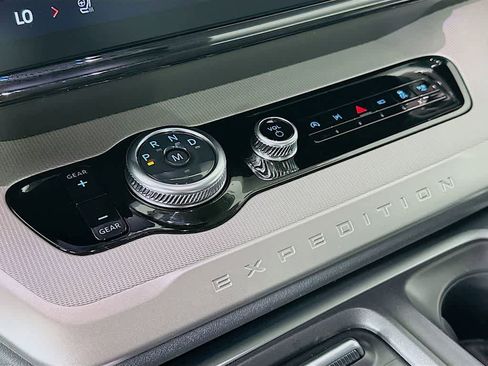 New 2026 Ford Expedition Active image 18