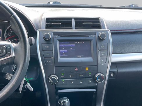 Used 2017 Toyota Camry SE FWD image 6