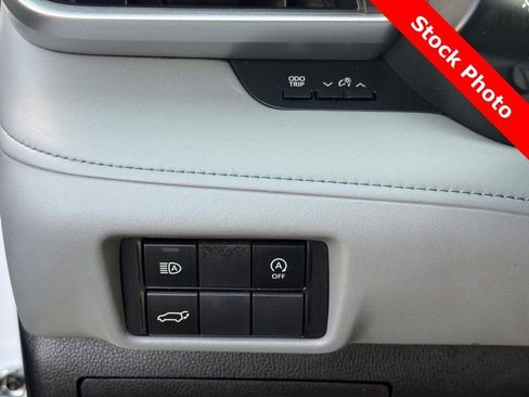 Used 2023 Toyota Highlander XLE image 23