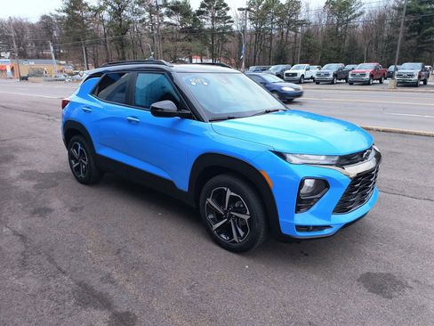 Used 2023 Chevrolet TrailBlazer RS w/ Sun and Liftgate Package image 2