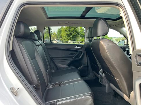 Used 2018 Volkswagen Tiguan SEL AWD/4WD image 19