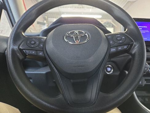 Used 2024 Toyota RAV4 XLE AWD/4WD image 11
