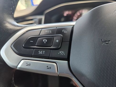 Used 2025 Volkswagen Jetta SE FWD image 11