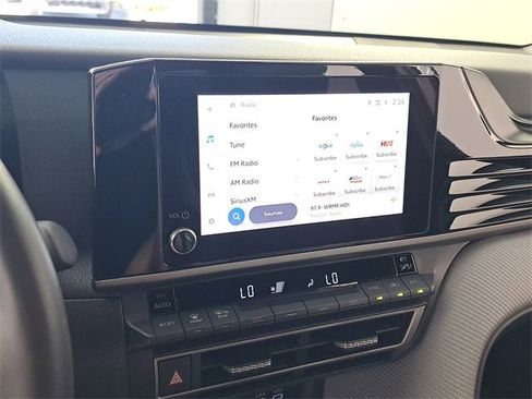 Used 2025 Toyota Camry SE image 28