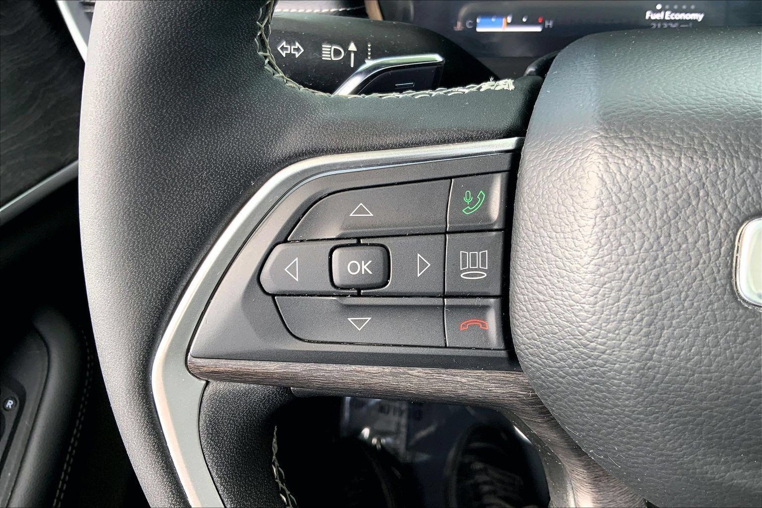 Certified 2025 Jeep Grand Cherokee Limited w/ Black Appearance Package AWD/4WD image 21