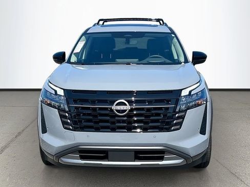 New 2026 Nissan Pathfinder Platinum FWD image 2