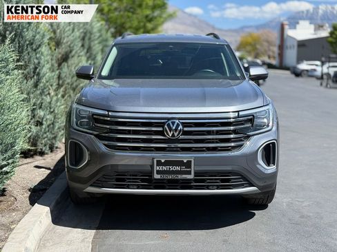 Used 2025 Volkswagen Atlas SE AWD/4WD image 2