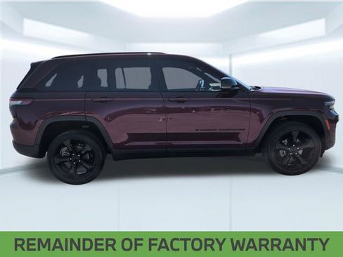 Used 2024 Jeep Grand Cherokee Altitude image 7