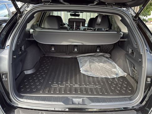 Used 2025 Subaru Outback Limited image 37